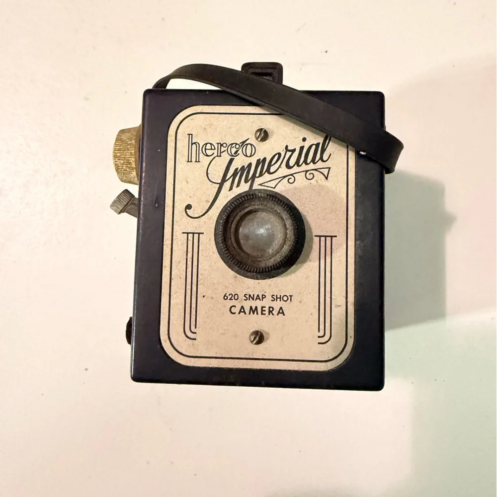 Vintage Hero Imperial 620 Snapshot Box Camera